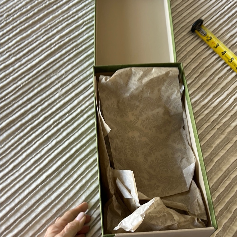Gucci Green Embossed Box - Picture 6 of 6